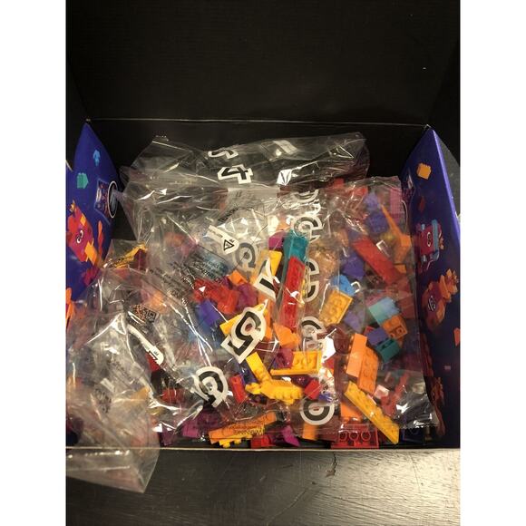 LEGO Lego Movie 2 Queen Watevra's Build Whatever Box set *please See Pics 70825 - Picture 3 of 4